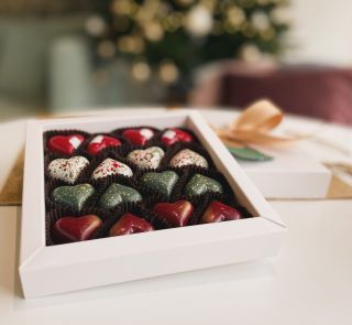 🤩LIMITOVANÁ EDICE🥰 🎁Daruj k Vánocům🎄bonboniéru plnou lásky!❤️ ❤️Skořice v bílé čokoládě 🤍Marcipán v hořké čokoládě 💚Kaštan...